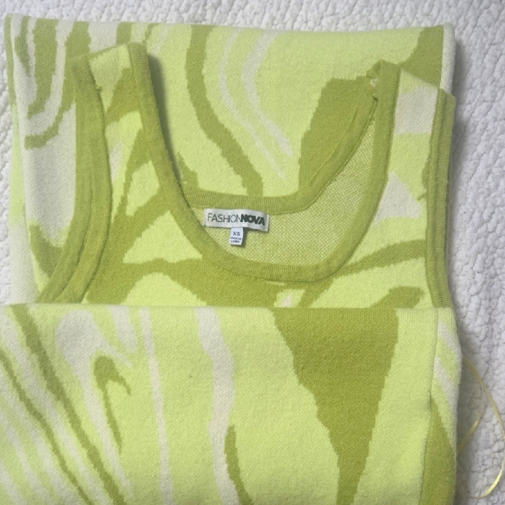 Fashion Nova Lime and Cream Swirl Tank
